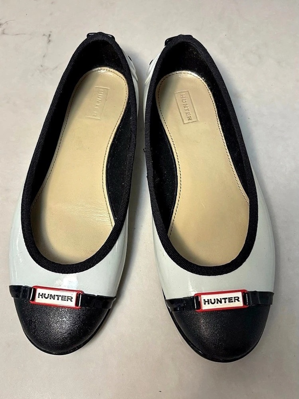 Hunter Curzon Ballet Flats in White/Bluish & Black